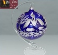 Glaskugel 14 cm Blau mit Weihnachtsmotiv mit Glasständer